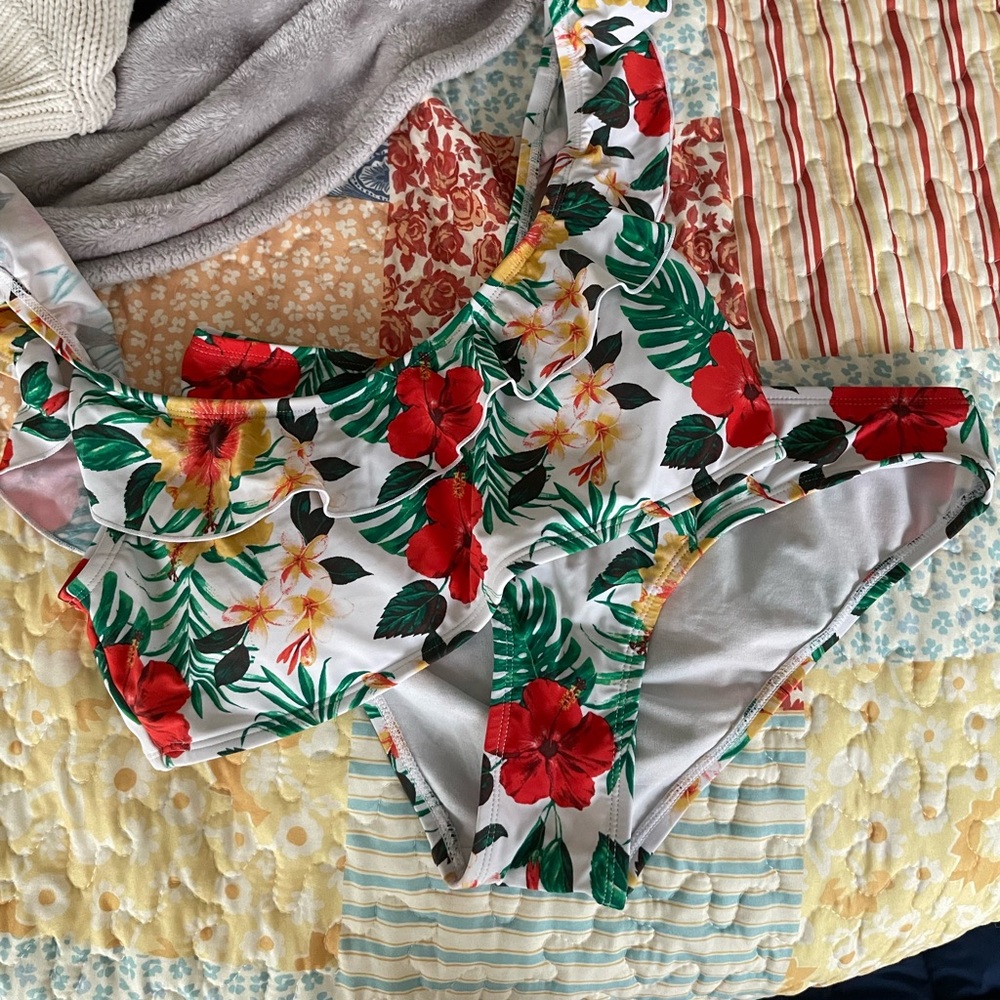 Cabana Del Sol Size Medium tropical print bikini